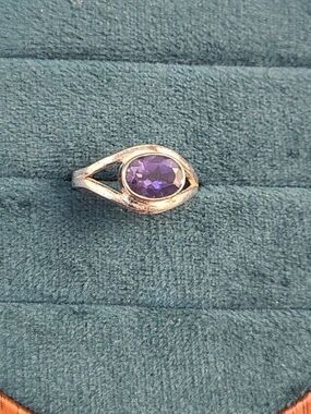 Sterling Silver Amethyst Ring Size 5 Oval Gemstone Split Shank 925